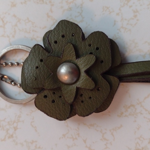 Cute Multilayered Leather Flower Hangtag or Keychain - Picture 2 of 7
